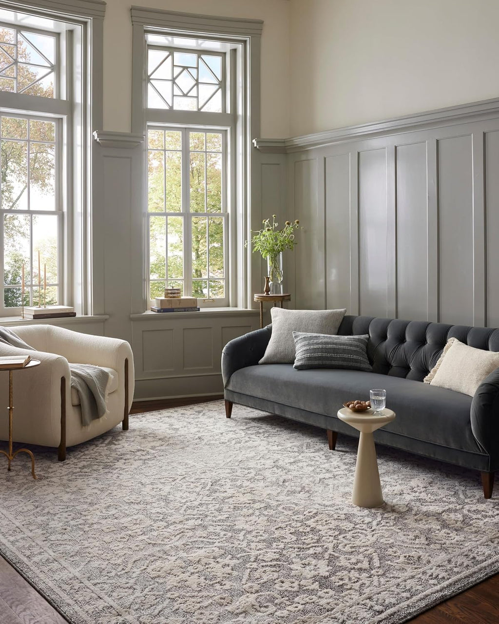 Grey/Ivory 5'-3" x 7'-6" Area Rug V142183