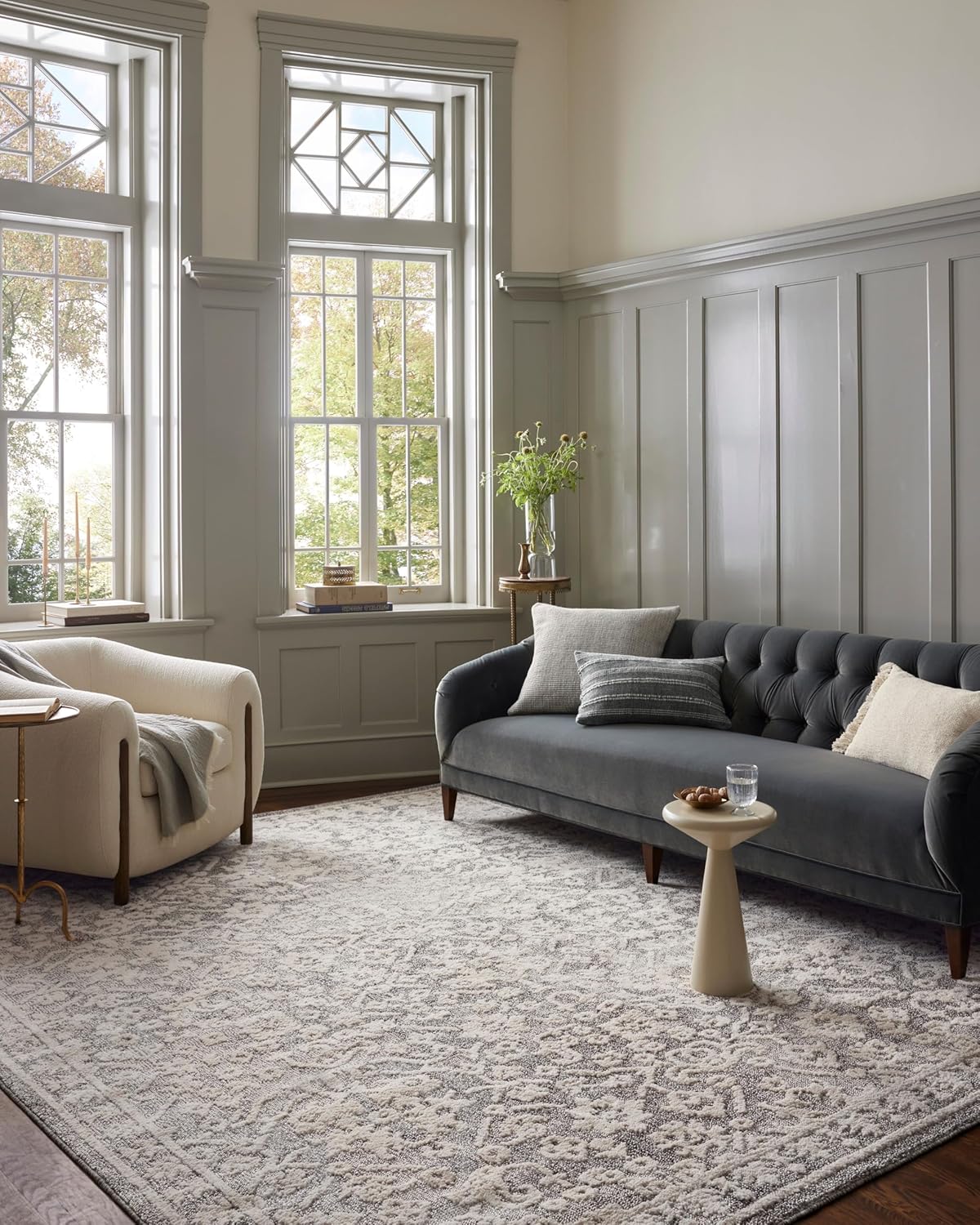 Grey/Ivory 5'-3" x 7'-6" Area Rug V142183