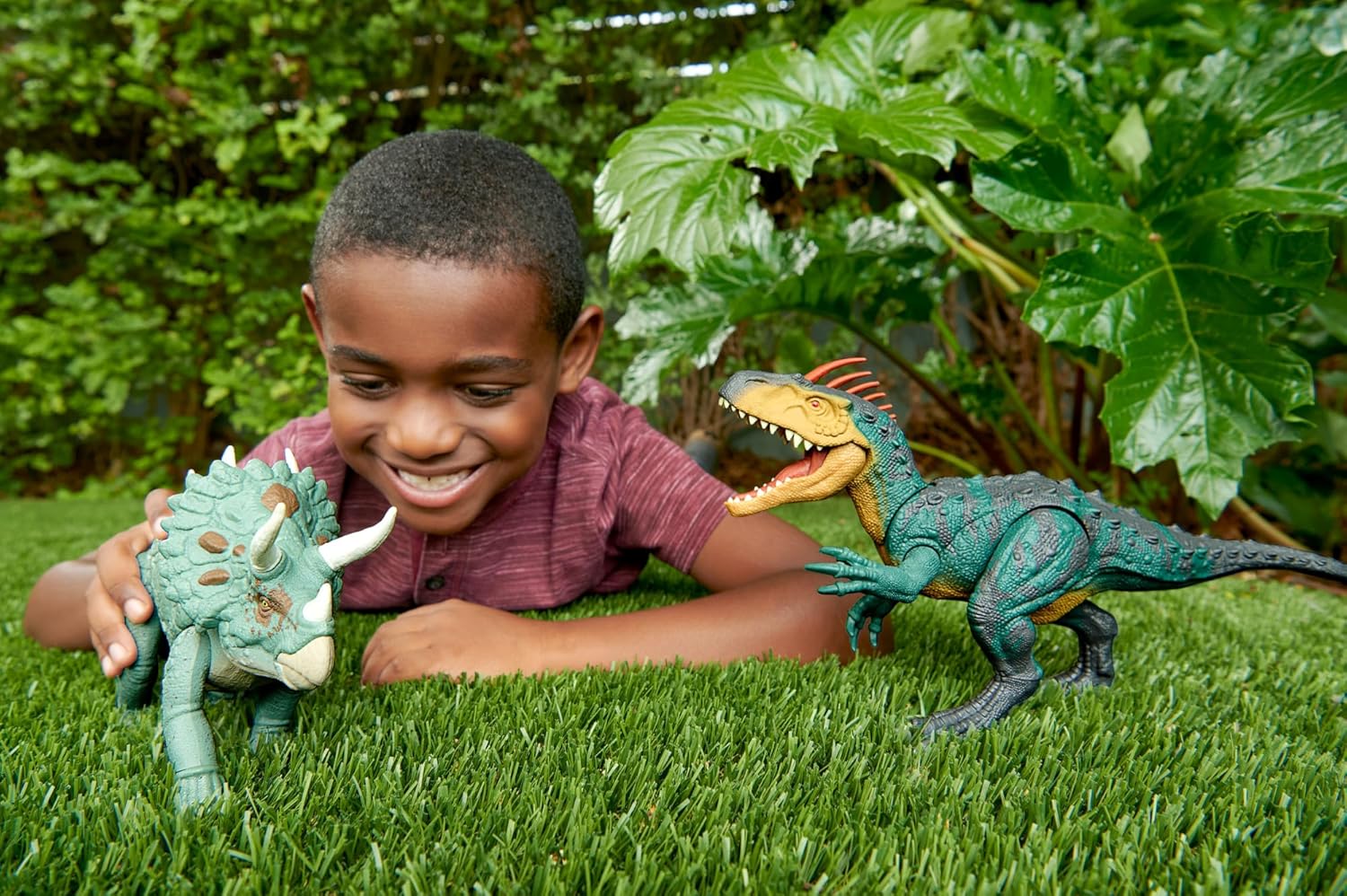 Jurassic World Gigantic Trackers Neovenator Dinosaur Action Figure I3602