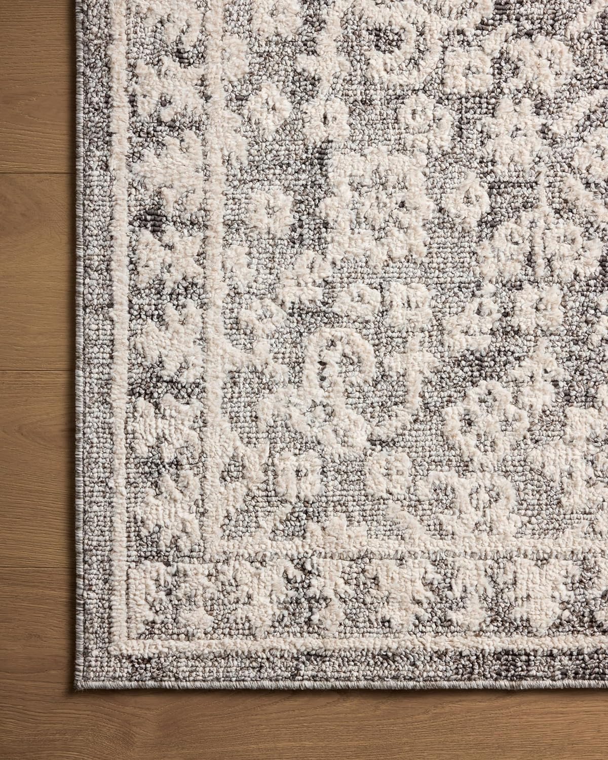 Grey/Ivory 5'-3" x 7'-6" Area Rug V142183