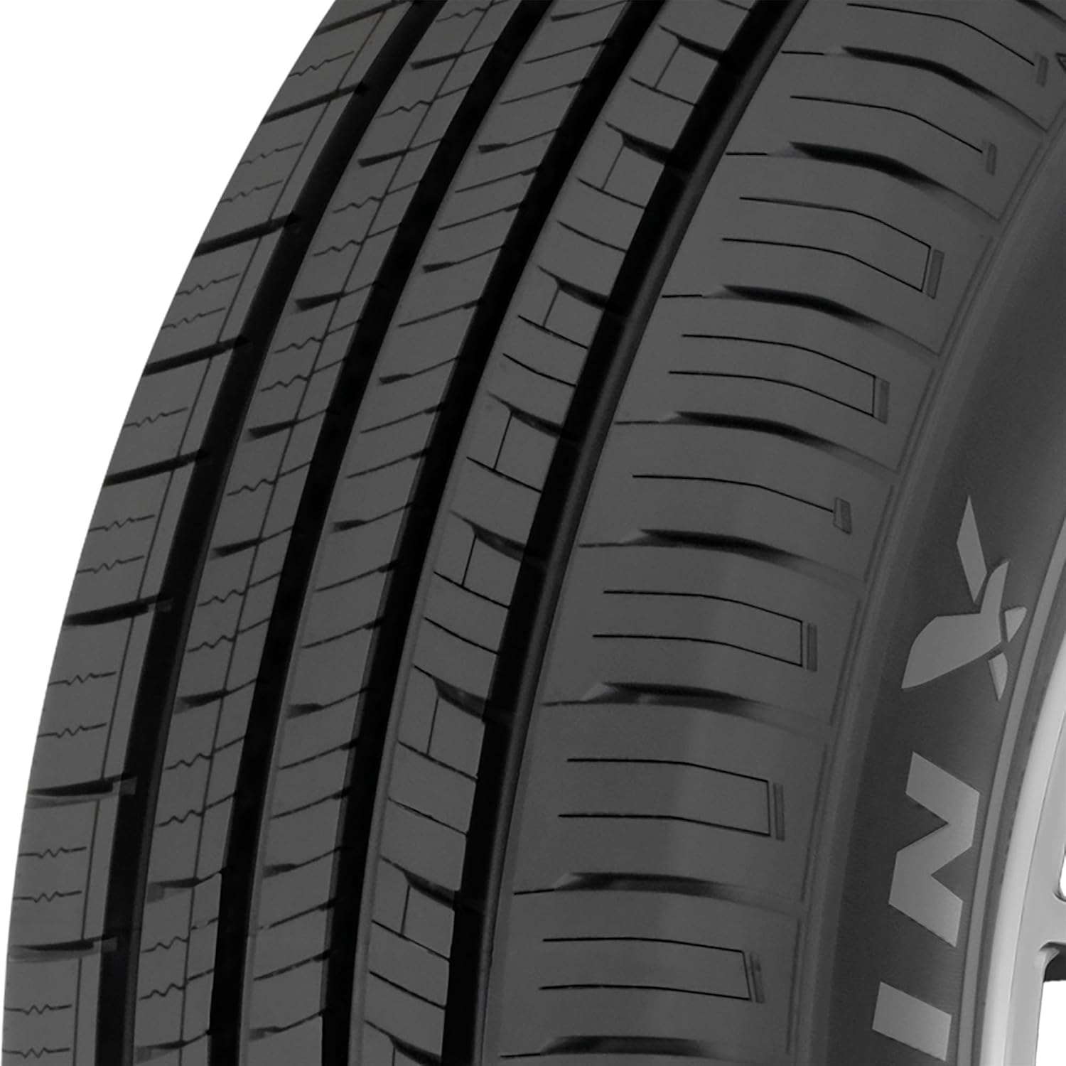 215/55R17 94V All Season Passenger Tire R686
