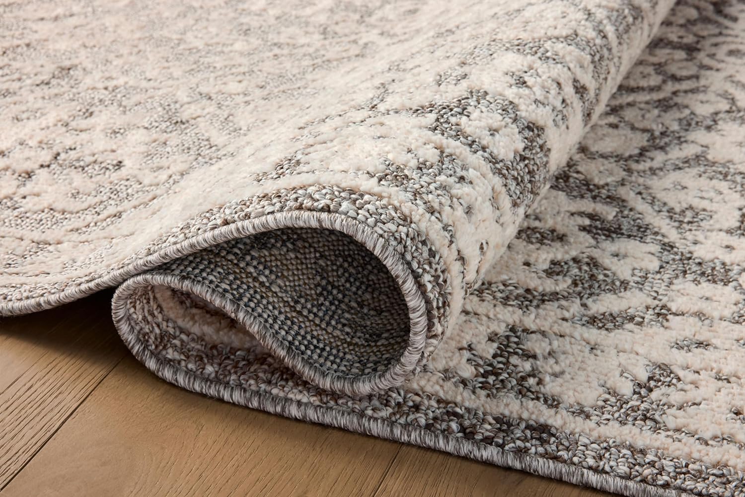 Grey/Ivory 5'-3" x 7'-6" Area Rug V142183