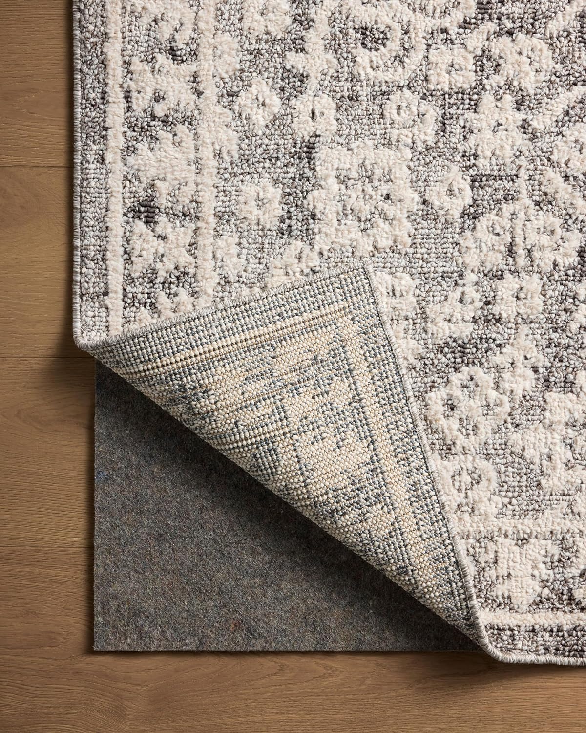 Grey/Ivory 5'-3" x 7'-6" Area Rug V142183