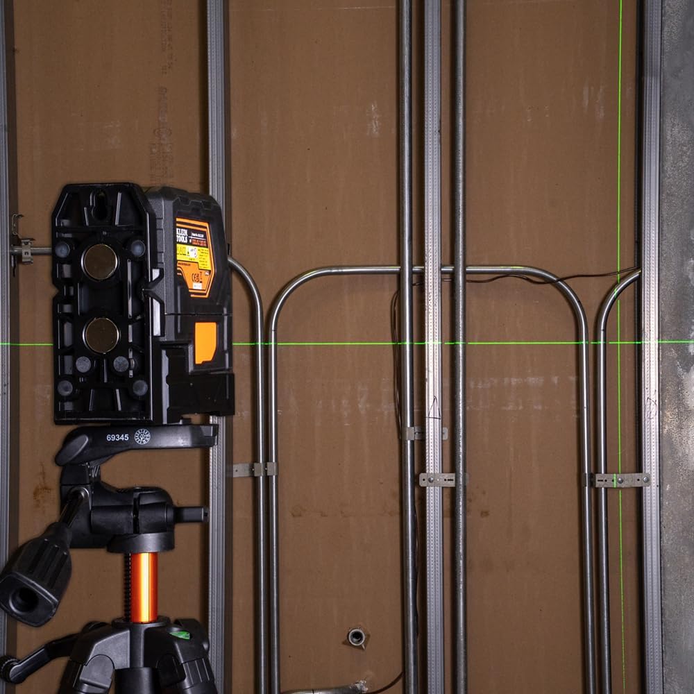 Self-Leveling Cross-Line Laser Level with Magnetic Mounting Clamp D5132