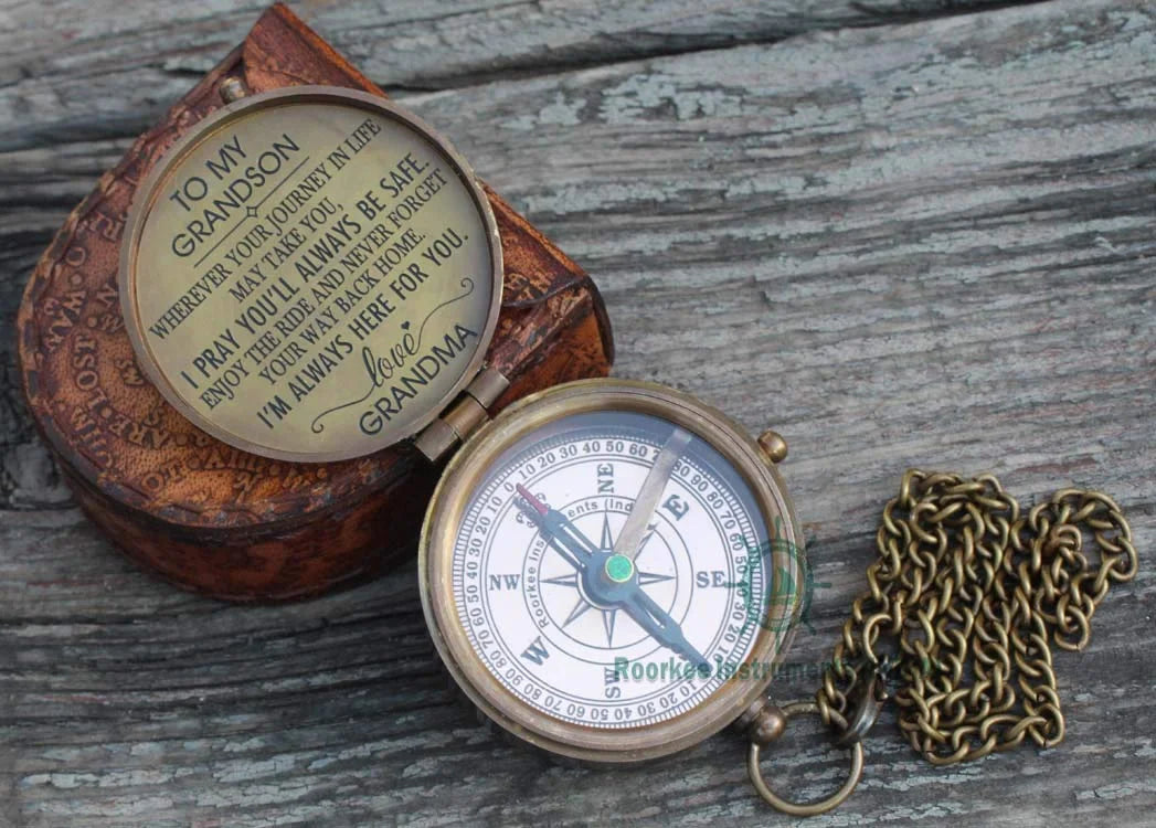 Brass Compass with Leather Case Y522657